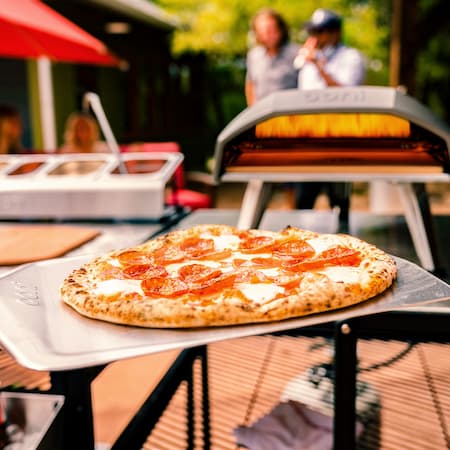 Aluminium-Pizzaschieber mit glatter Oberfläche von Ooni Aluminium-Pizzaschieber mit glatter Oberfläche von Ooni