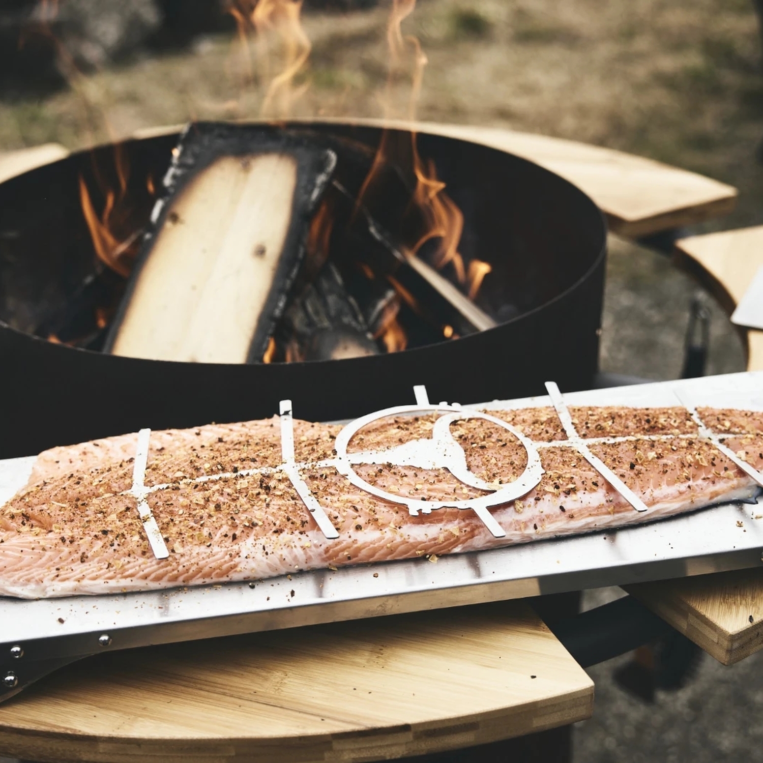 Moesta Jörn adaptateur pour planche à saumon flambé pour fixation sur BBQ Disk Moesta Jörn adaptateur pour planche à saumon flambé pour fixation sur BBQ Disk