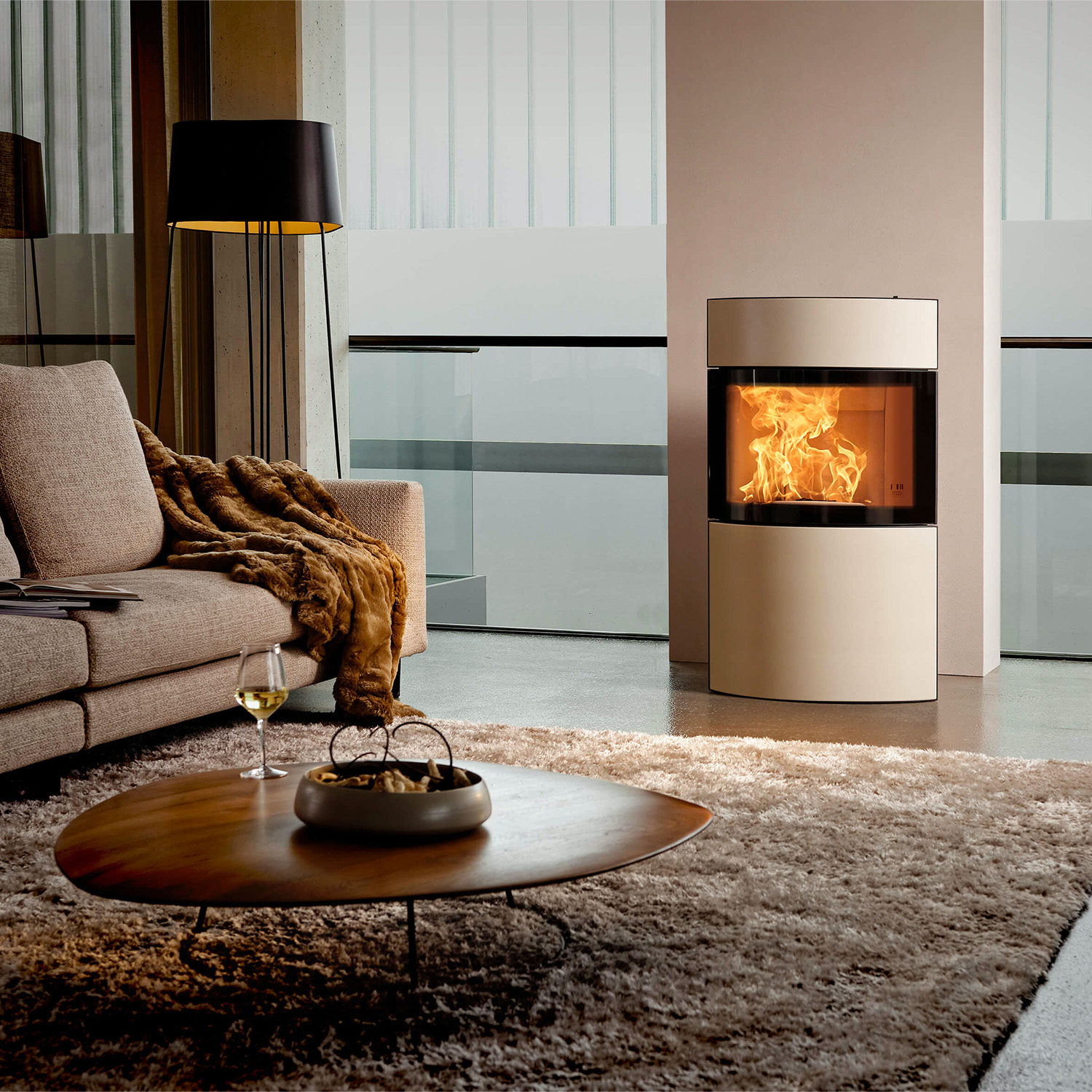 Austroflamm Fynn Xtra 2.0 poêle à bois acier noir/ revêtement céramique blanc fusion 60