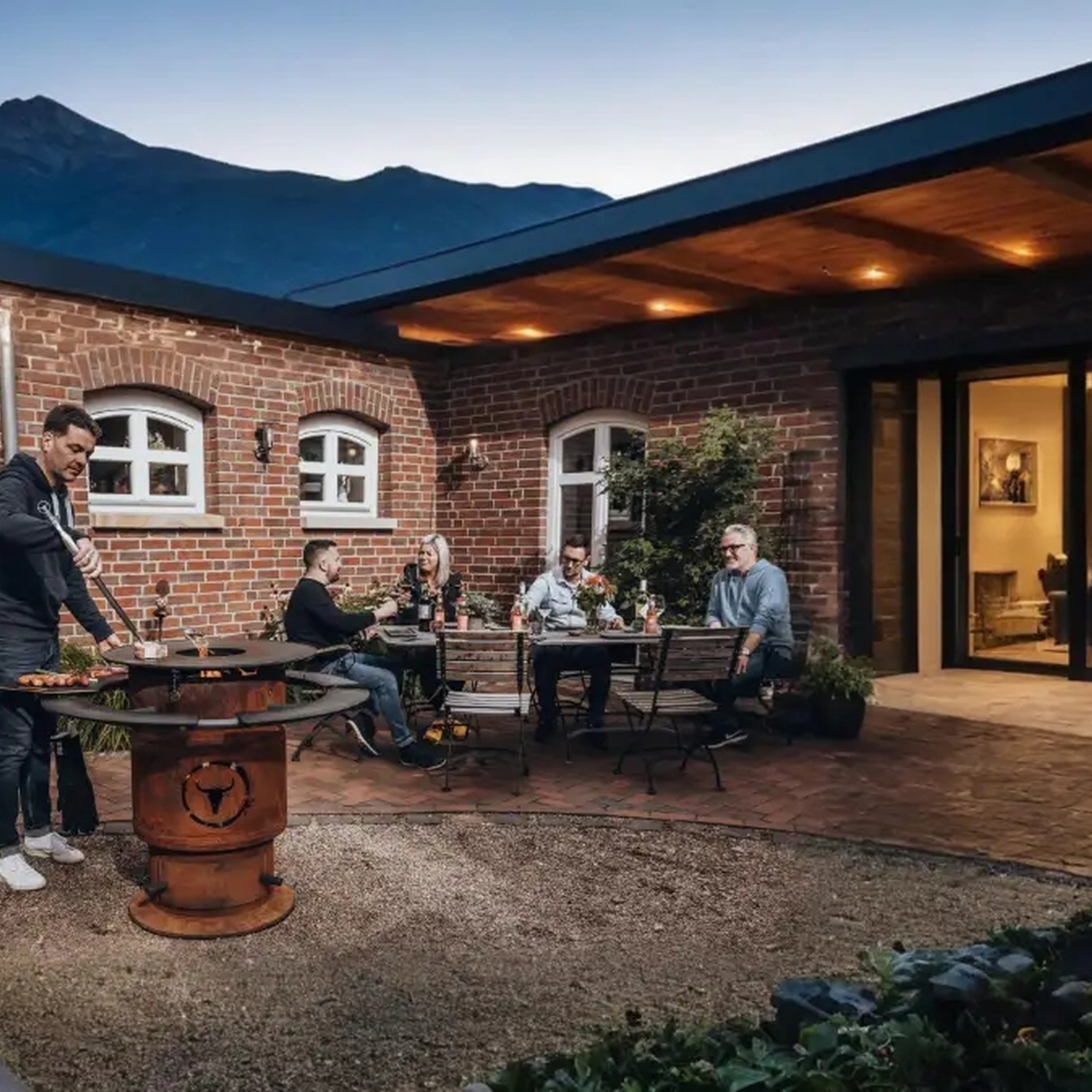 Moesta Bandit FirePlace inclus étagères PaperPlank noir et BBQ-Disk Moesta Bandit FirePlace inclus étagères PaperPlank noir et BBQ-Disk