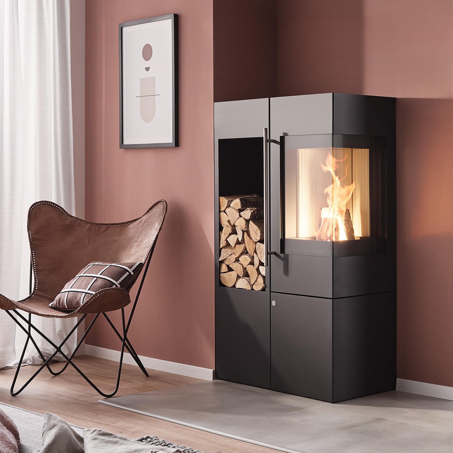 Olsberg Ipala Smart Compact poêle à bois en acier noir, ouverture de porte à droite, porte en acier avec étagère en bois à gauche