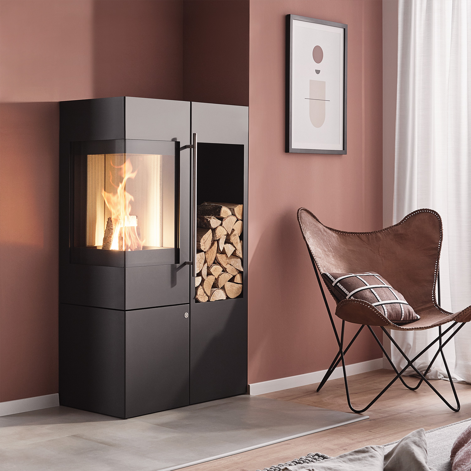 Olsberg Ipala Smart Compact poêle à bois en acier noir, charnière de porte à gauche, porte en acier avec étagère en bois à droite