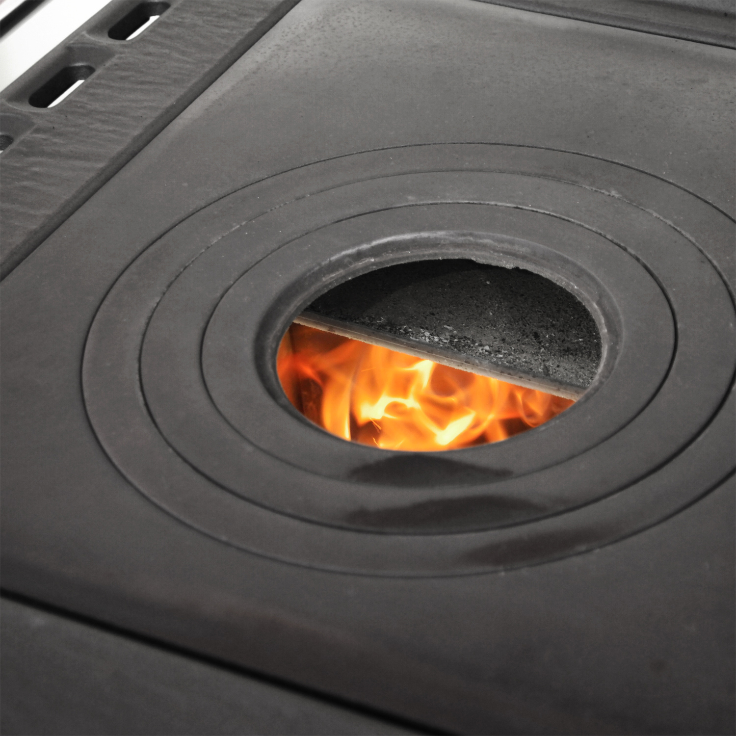 La Nordica Rosa XXL 16 cuisinière à bois Majolica Bordeaux