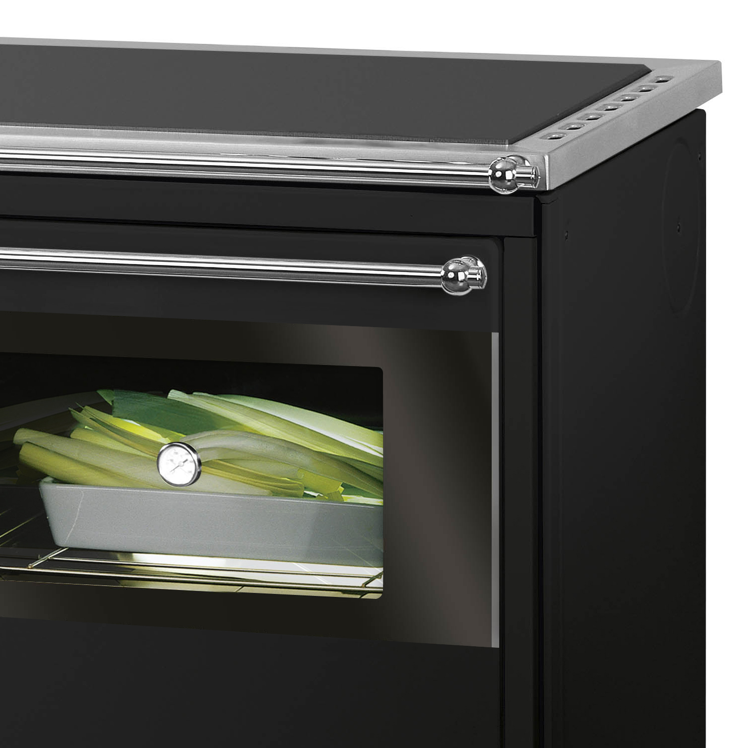 Justus Linz cuisinière à bois noir chromé, à droite