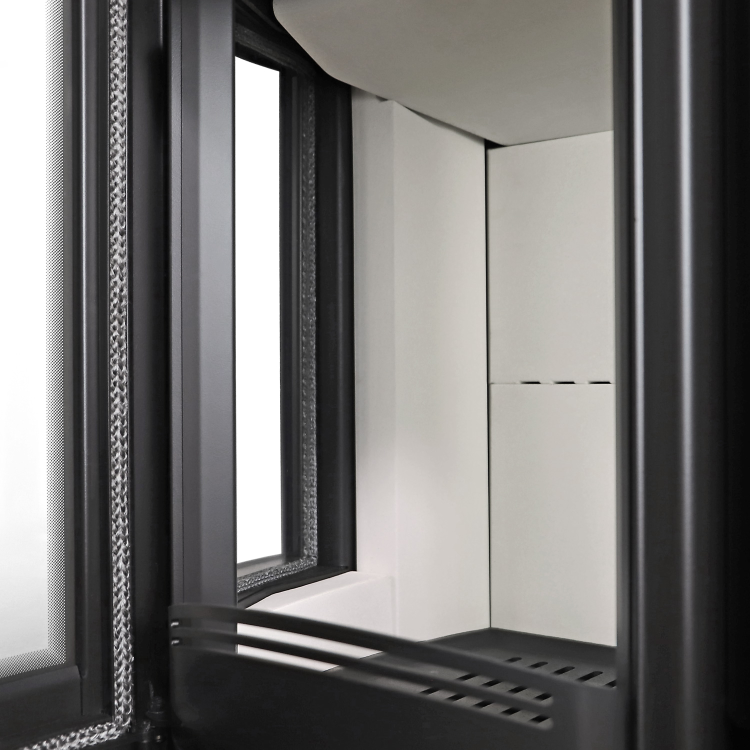 Schmitzker Fisterra Vista Heat poêle à bois en acier noir, avec vitrage sur trois côtés. Schmitzker Fisterra Vista Heat poêle à bois en acier noir, avec vitrage sur trois côtés.