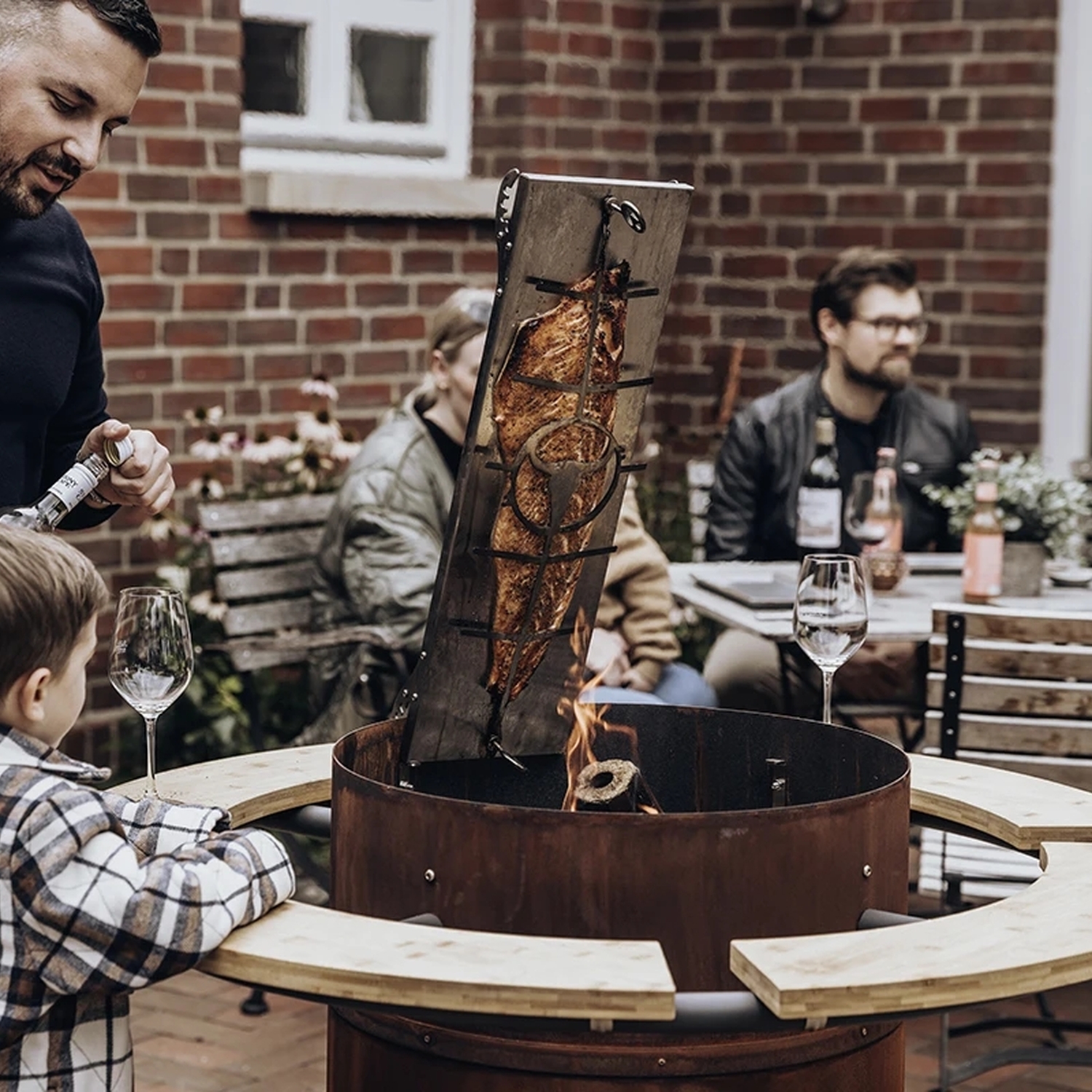 Moesta Bandit FirePlace inclus étagères PaperPlank noir et BBQ-Disk