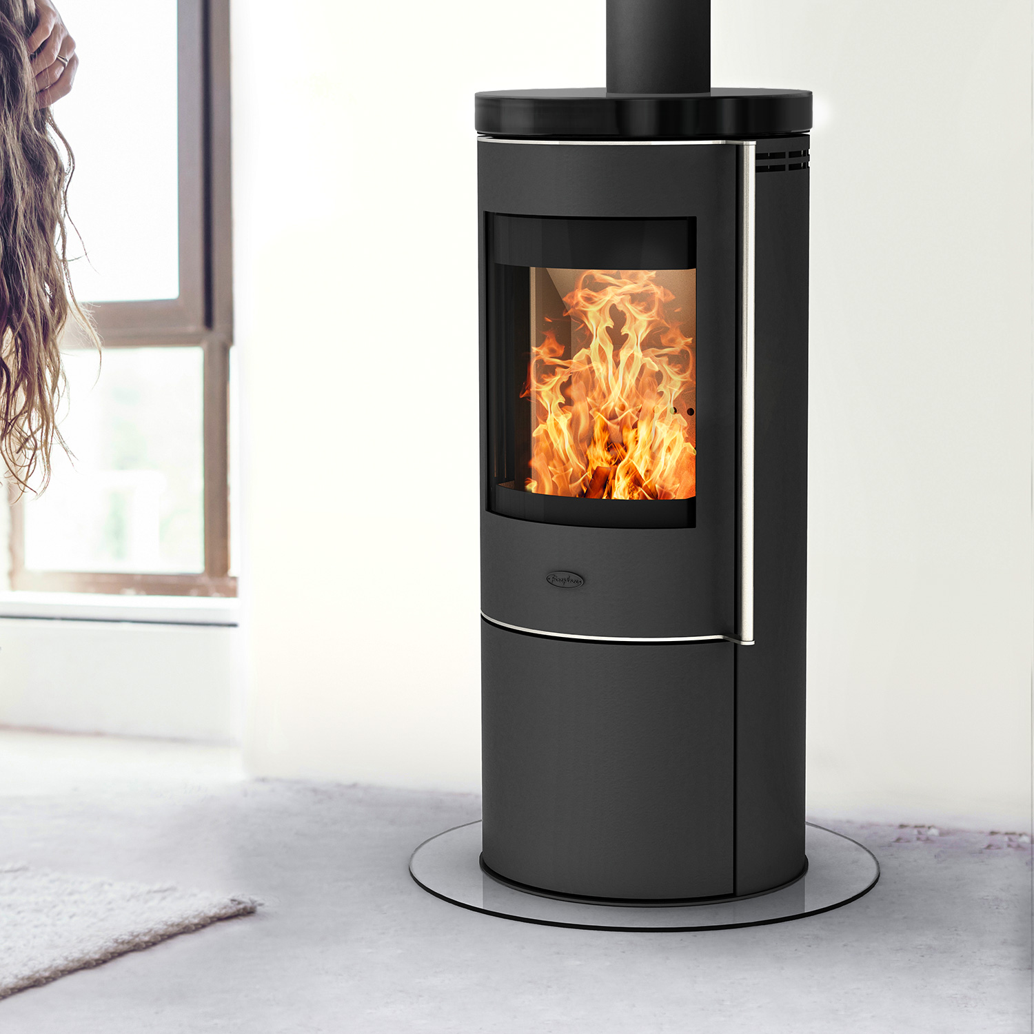 Fireplace Elite Toronto poêle à bois en acier noir avec plaque de recouvrement en céramique.