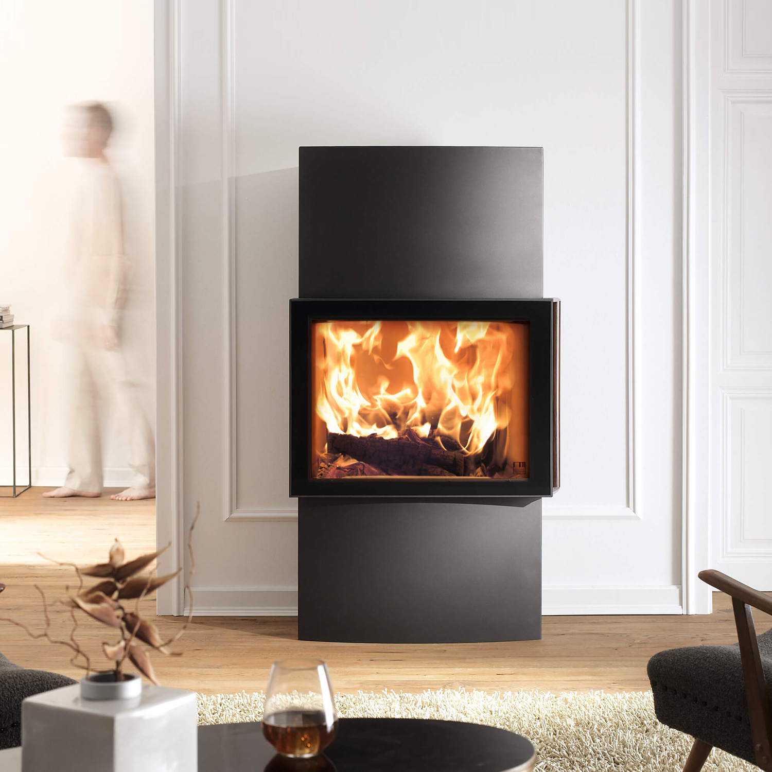 Austroflamm Lounge Xtra poêle à bois en acier gris fonte, raccordement de fumée par le haut ou à l'arrière.