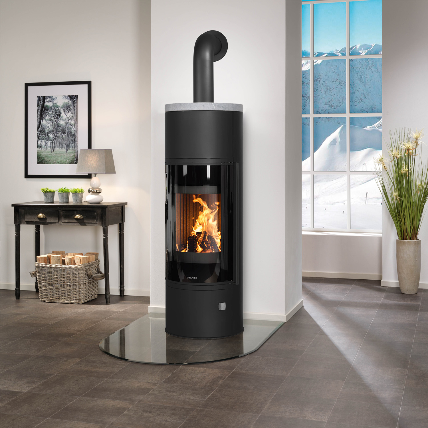 Oranier Arena Aqua 2.0 poêle à bois hydraulique en acier noir avec plaque de recouvrement en stéatite.