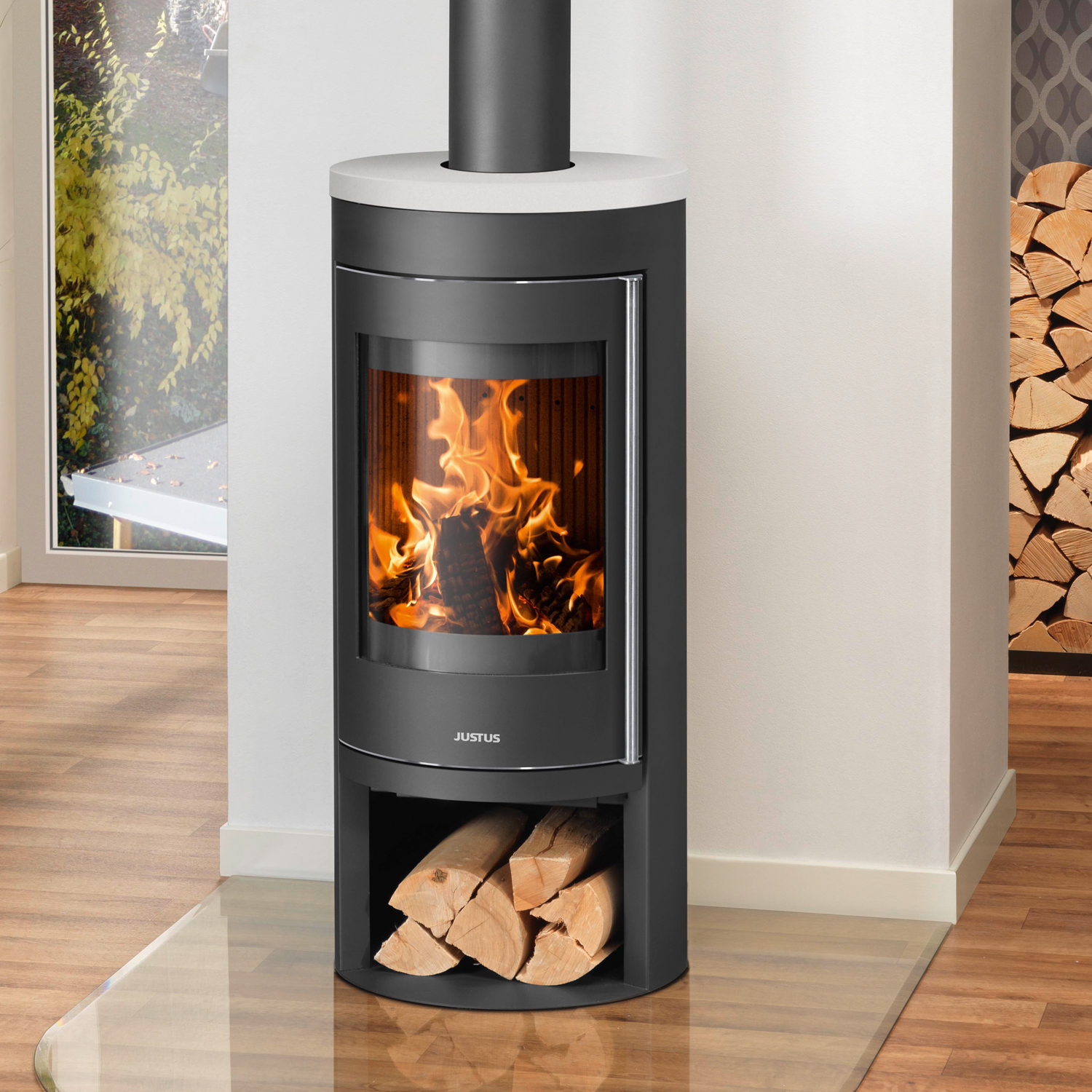 Justus Mino 2.0 Poêle à bois en acier noir avec plaque de recouvrement en céramique blanc soie Justus Mino 2.0 Poêle à bois en acier noir avec plaque de recouvrement en céramique blanc soie