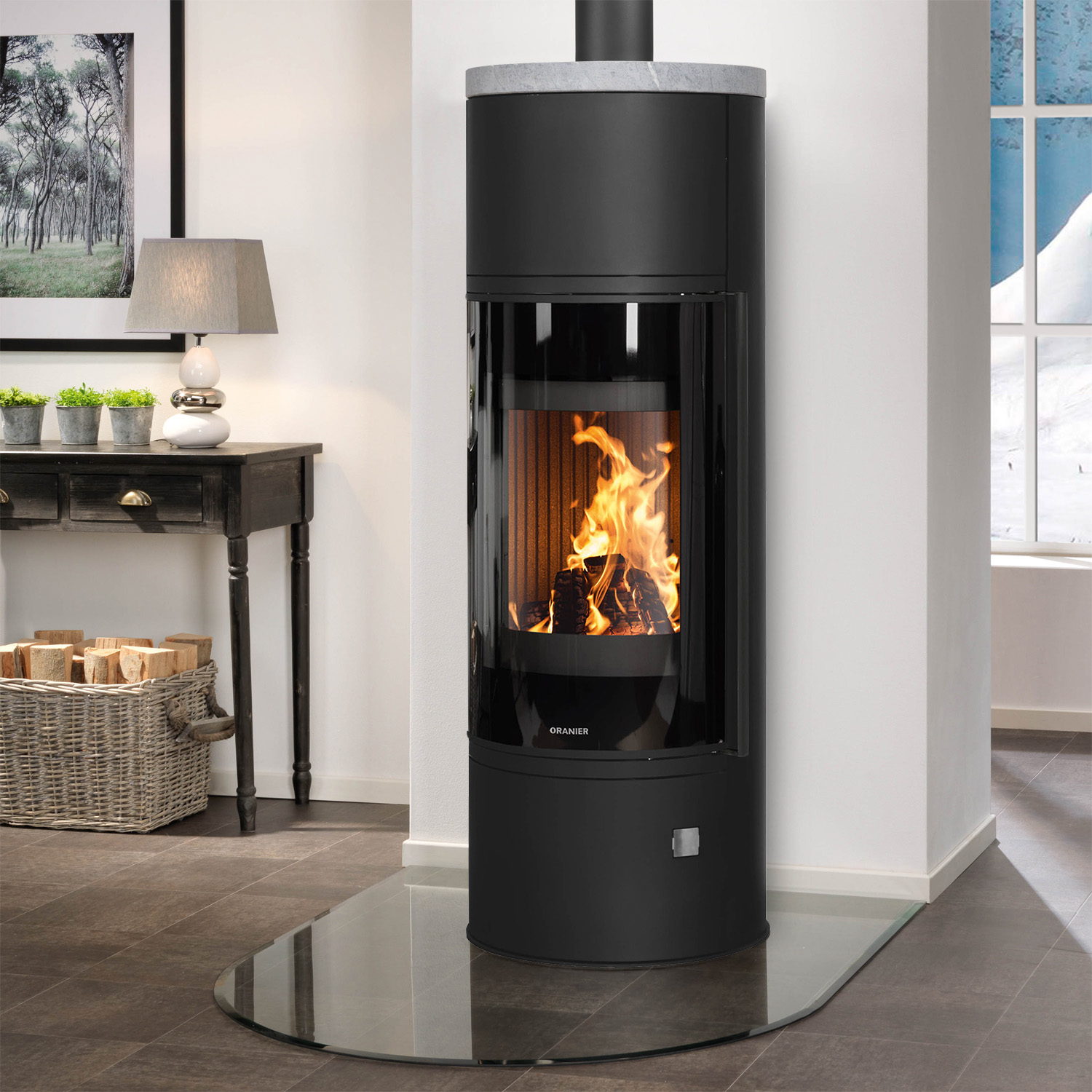 Oranier Arena Aqua 2.0 poêle à bois hydraulique en acier noir avec plaque de recouvrement en stéatite.