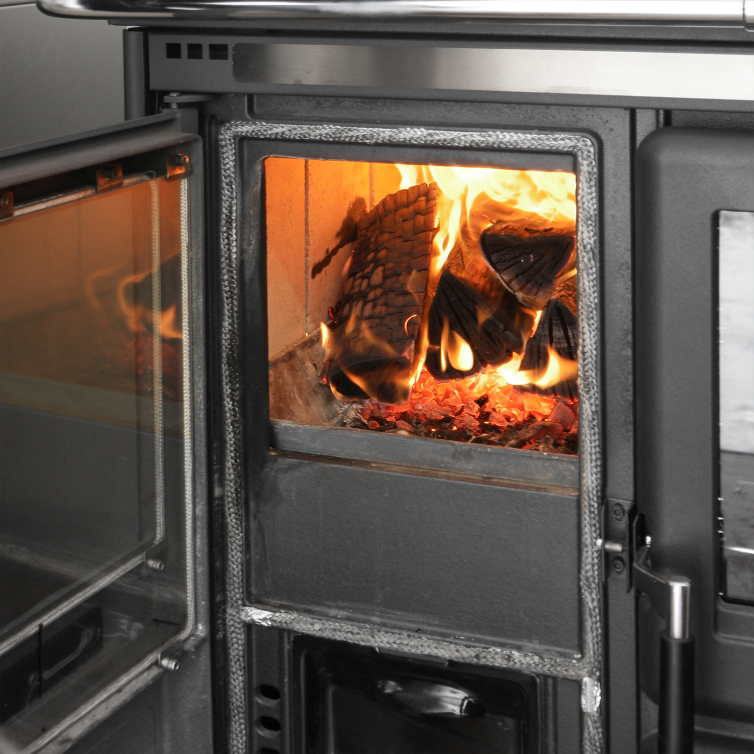 La Nordica Rosa XXL 16 cuisinière à bois Majolica Bordeaux