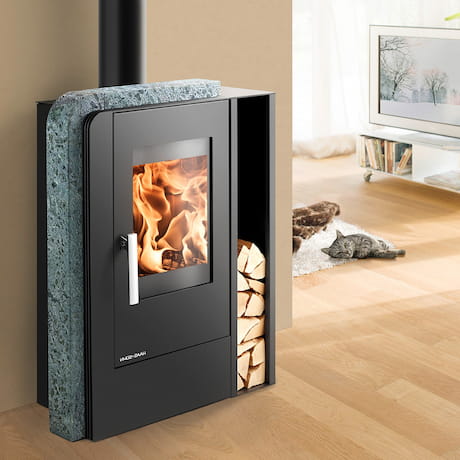 Haas+Sohn Aruba easy Kaminofen Schwarz und Speckstein Elegnter flacher Kaminofen mit charakteristischen Natursteinverkleidung und Holzfach