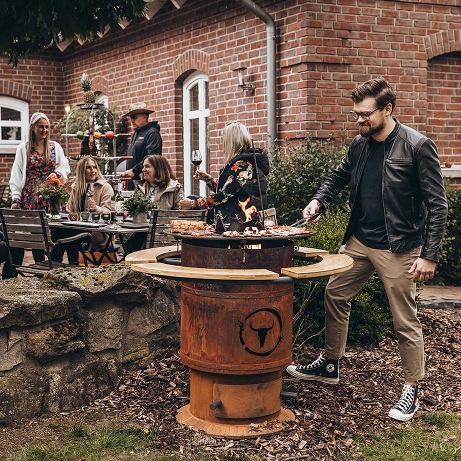 Moesta Bandit FirePlace inclus étagères PaperPlank noir et BBQ-Disk