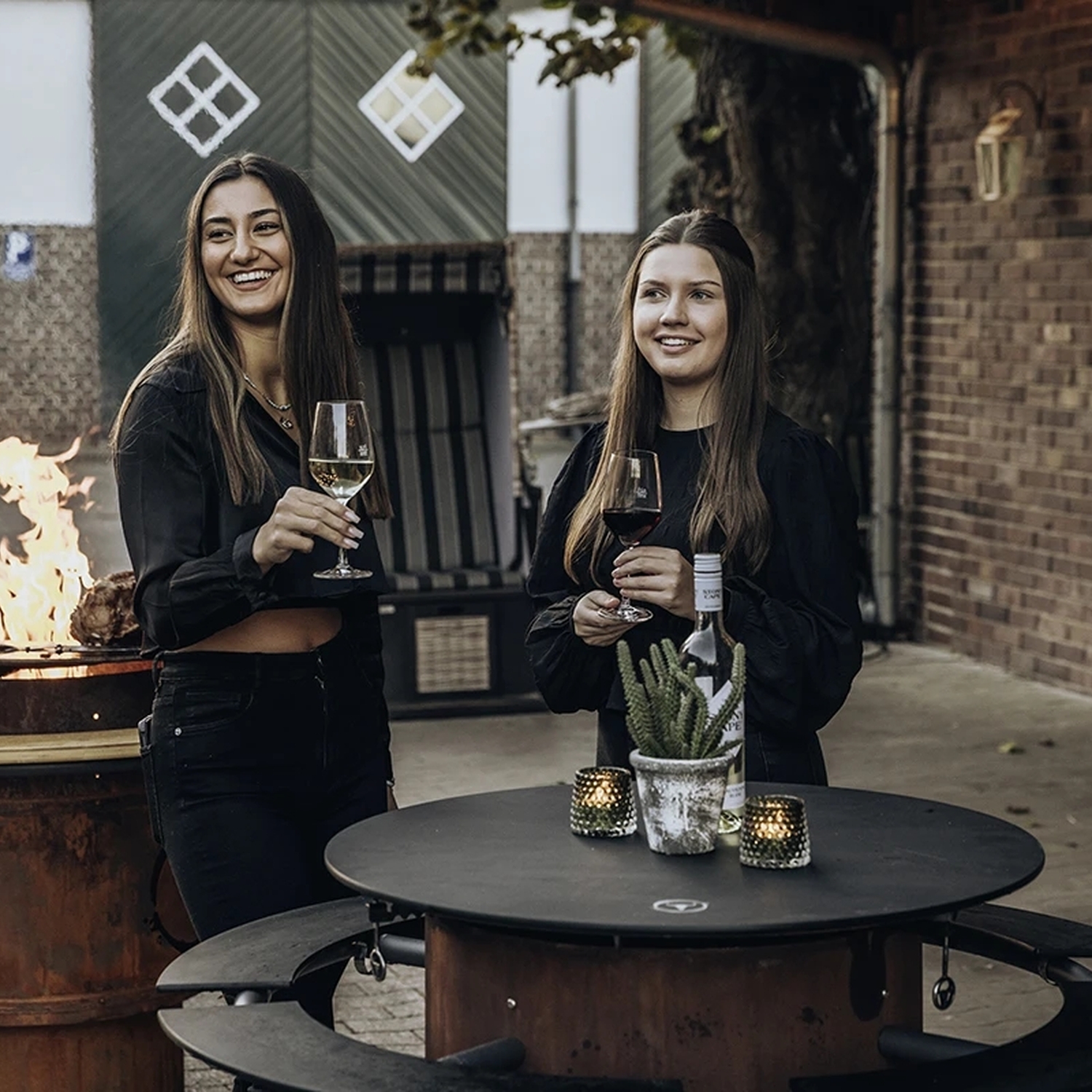 Moesta plateau de table Paperplank noir pour Bandit FirePlace Moesta plateau de table Paperplank noir pour Bandit FirePlace