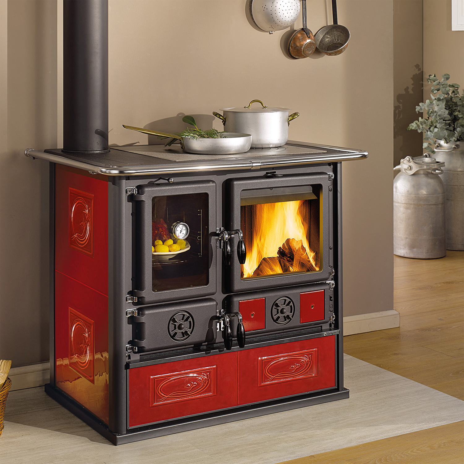 La cuisinière à bois La Nordica Rosa Reverse Sinistra Liberty Bordeaux