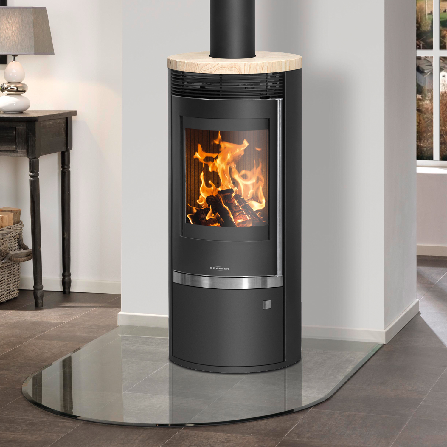 Poêle à bois Oranier Rota Top 2.0 en acier noir avec plaque de recouvrement en grès.