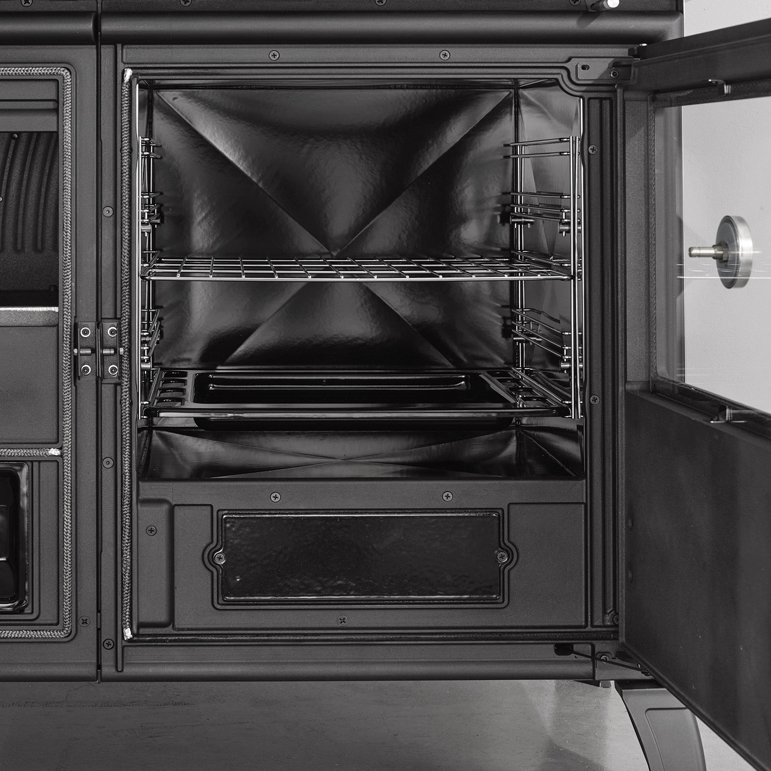 La cuisinière à bois La Nordica Prestige Line Milly en acier bordeaux