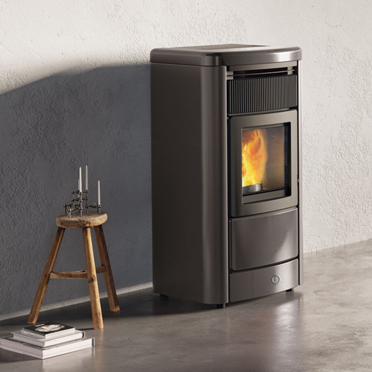 EK63 Monday H 230 Evo Poêle à granulés hydro gris foncé