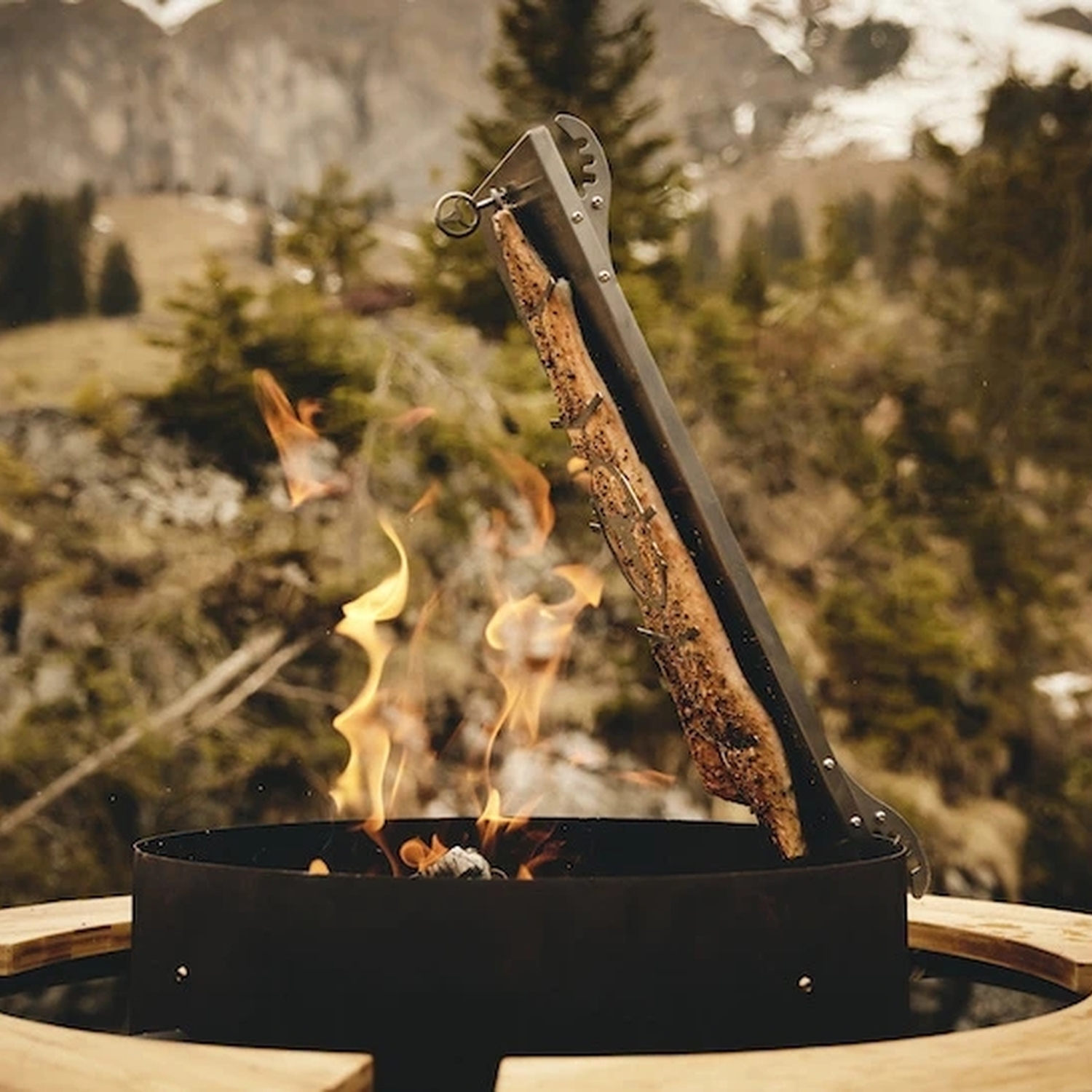 Moesta Jörn adaptateur pour planche à saumon flambé pour fixation sur BBQ Disk Moesta Jörn adaptateur pour planche à saumon flambé pour fixation sur BBQ Disk