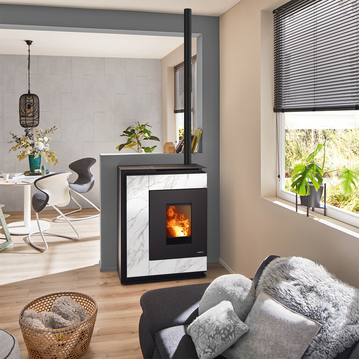 Oranier Boreas II poêle à granulés acier noir / pierre frittée marbre blanc, tuyau de fumée en haut