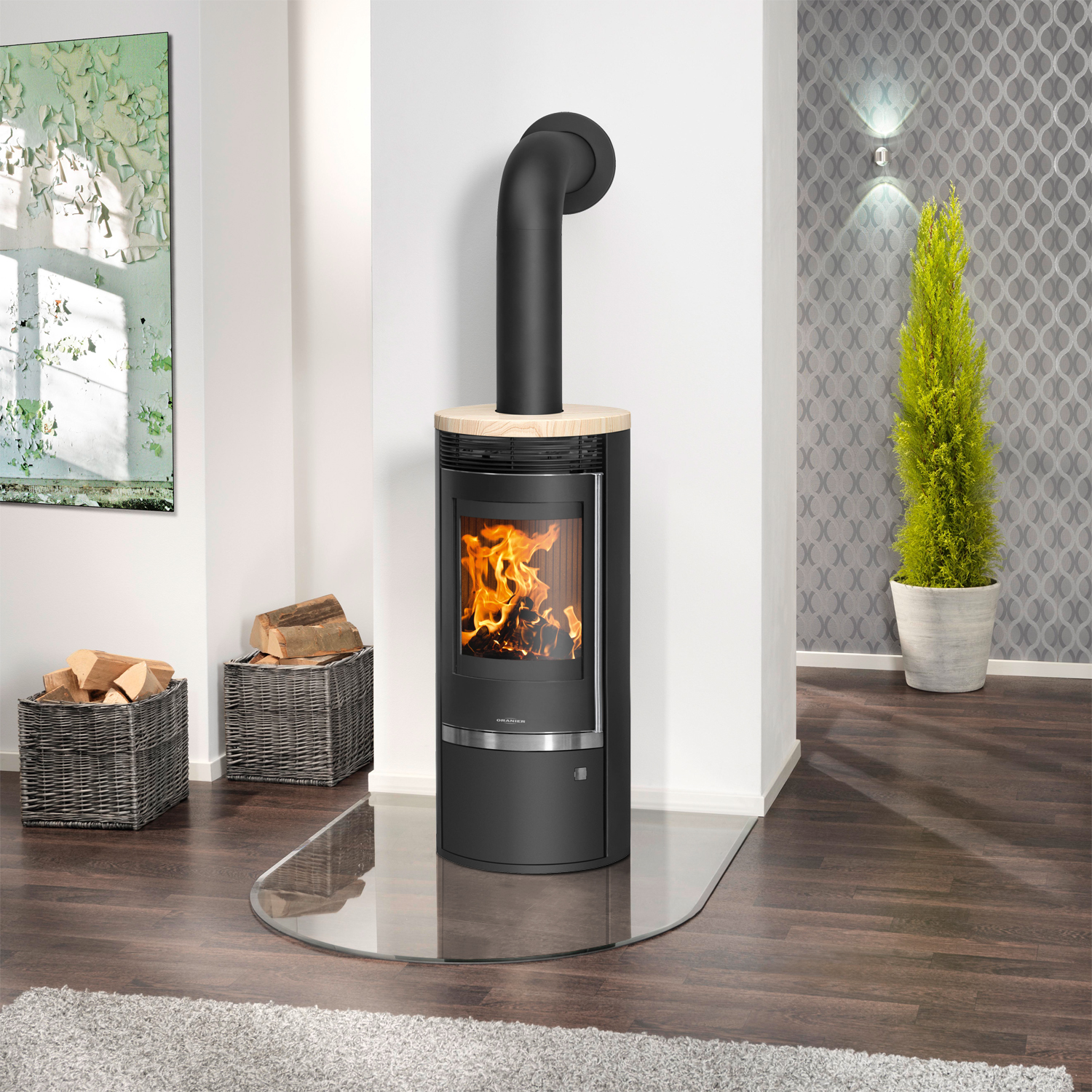 Poêle à bois Oranier Rota Top 2.0 en acier noir avec plaque de recouvrement en grès.