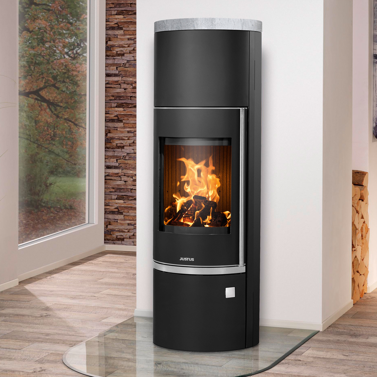 Justus Faro W+ 2.0 Poêle à bois en acier noir avec plaque de recouvrement en stéatite.
